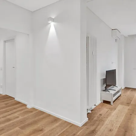 Apartment Modern Terraced Retreat In Monteverde Rome